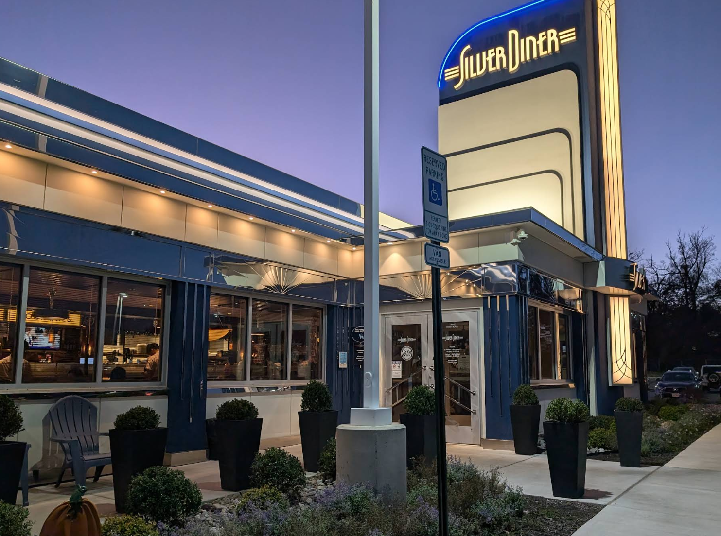 Silver Diner - Loundon Crossroads